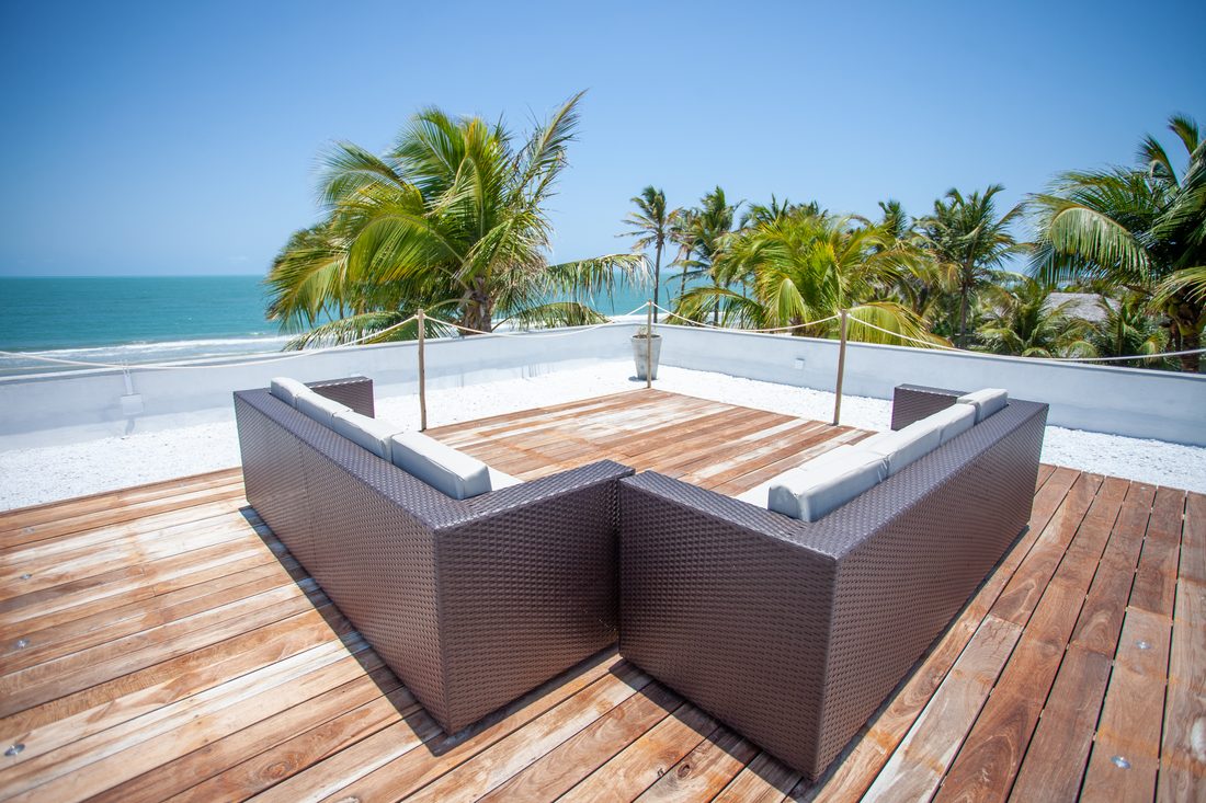 Terraço superior com vista para o mar