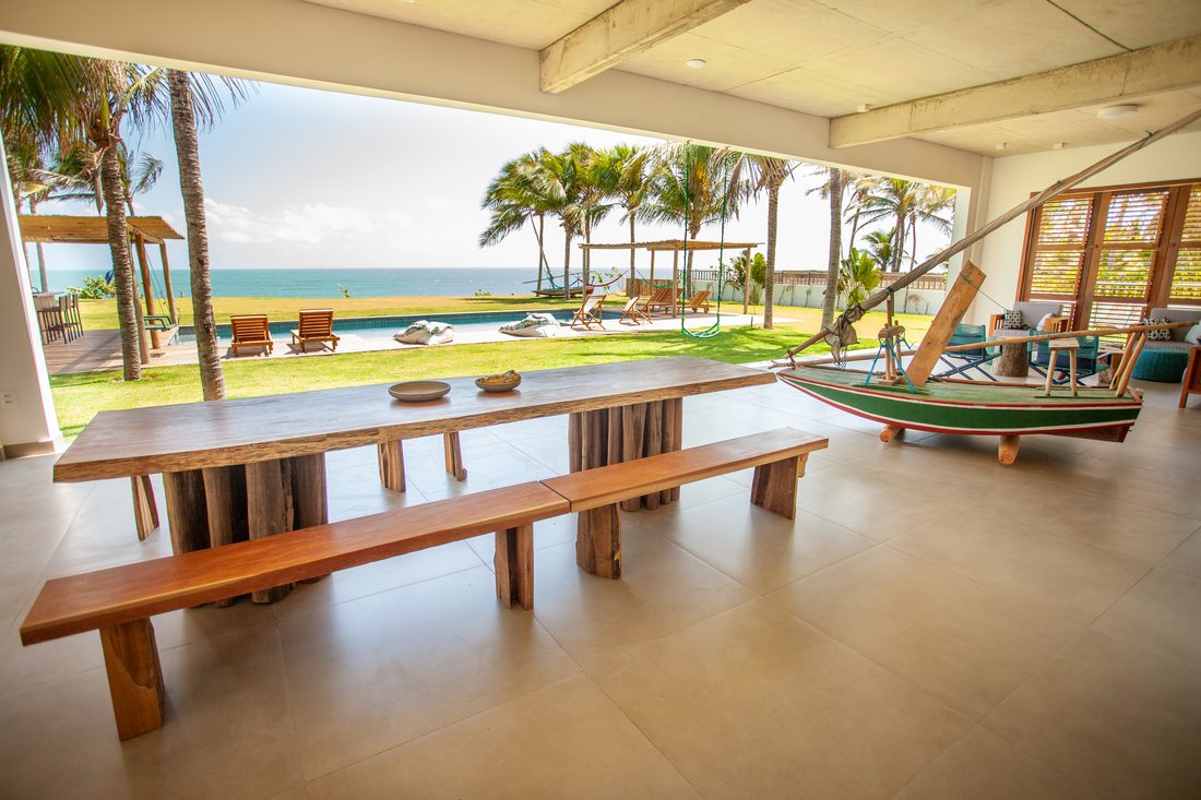Sala de jantar com vista para o mar